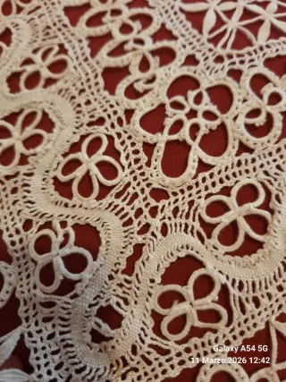 Copriletto matrimoniale ricamato a mano