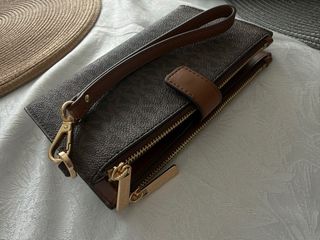 Cartera Michael Kors Jet Wristlet Marrón