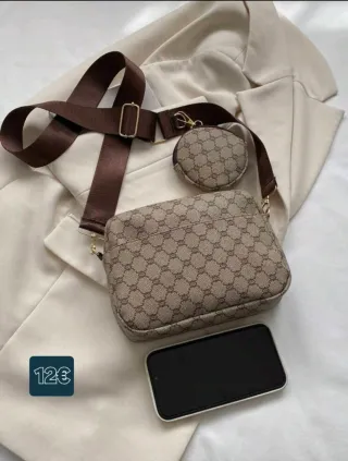 Bolso bandolera con monedero