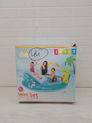 Piscina hinchable Intex con tobogán y aspersor