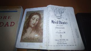 8 libros, muchos religiosos. Precio por unidad