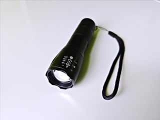 LINTERNA LED A PILAS