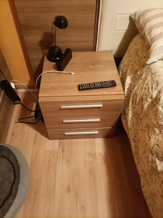 2 Mesitas de noche de madera