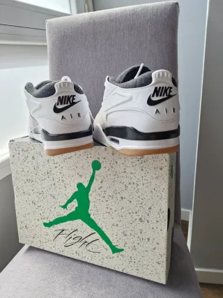 Zapatillas Jordan Beige y Blanco