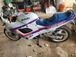 Suzuki GSX 600 F - Moto Deportiva
