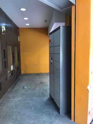 Se vende local con negocio de máquinas vending