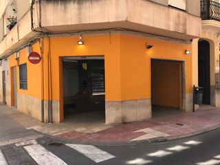 Se vende local con negocio de máquinas vending