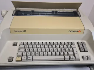 Máquina de escribir Olympia Compact S