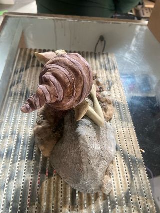 Figura de duende con setas