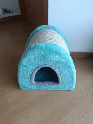 Casa gatto con tiragraffi
