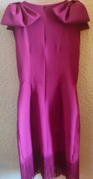 Vestido invitada buganvilla con flecos.