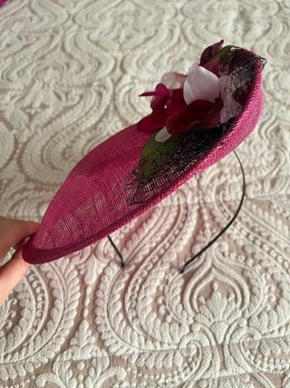 Vestido invitada buganvilla con flecos.