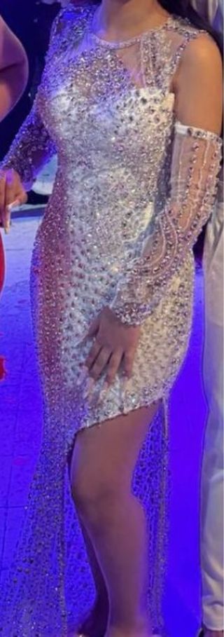 Esta en buen estado con las mangas de piedra