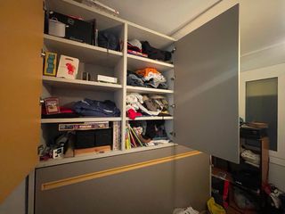 Dormitorio juvenil con cama abatible