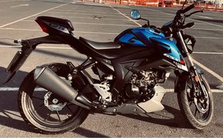 Suzuki GSX 125 Naked Azul/Negra