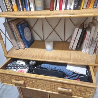 Librería vitrina mimbre y ratán