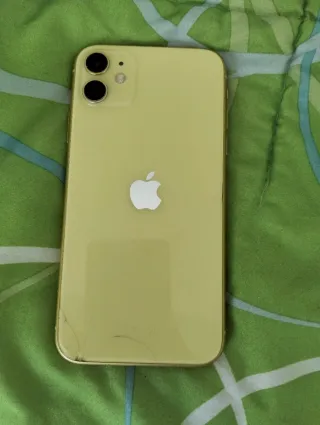 iPhone 11 Amarillo