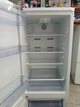 Nevera 1.85m x 60cm Marca Beko