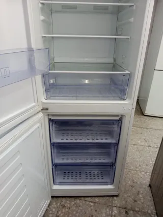 Nevera 1.85m x 60cm Marca Beko