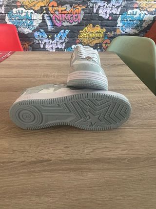 Zapatillas Bape STA grises y blancas