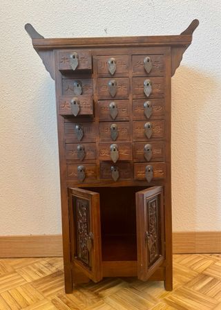 Antiguo mueble chino de farmacia