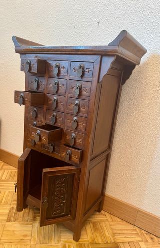 Antiguo mueble chino de farmacia