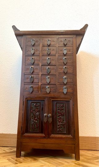 Antiguo mueble chino de farmacia