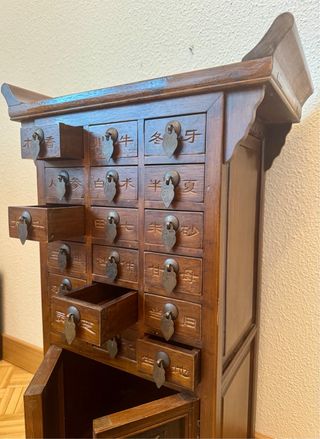 Antiguo mueble chino de farmacia
