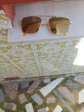 Gafas de sol hombre doradas y naranjas