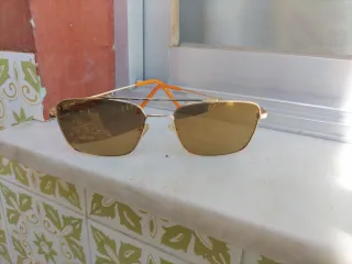 Gafas de sol hombre doradas y naranjas