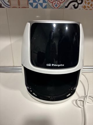 Freidora de aire Orbegozo blanca