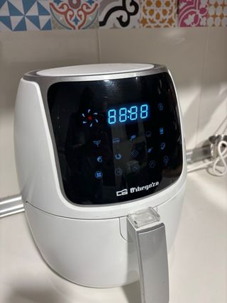 Freidora de aire Orbegozo blanca