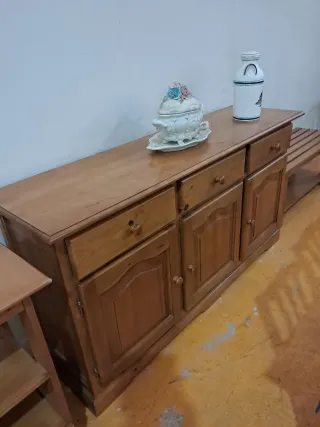 Aparador de madera maciza 3 puertas