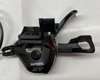 Mando Shimano Deore XT SL-M8000 Izquierdo 2V