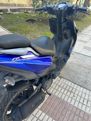 Yamaha Aerox Azul