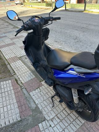Yamaha Aerox Azul