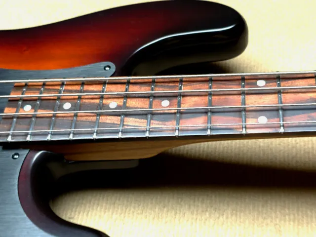 Bajo Eléctrico JCR Precisión Sunburst