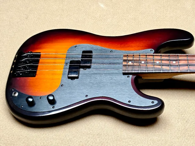 Bajo Eléctrico JCR Precisión Sunburst