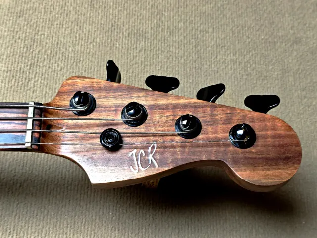 Bajo Eléctrico JCR Precisión Sunburst