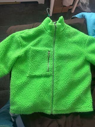 Abrigo verde de pelo sintético