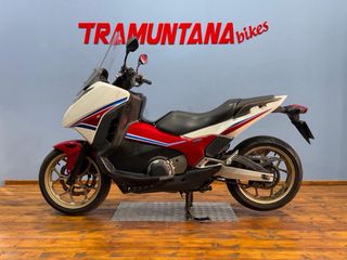 Honda Integra Roja y Blanca Automática