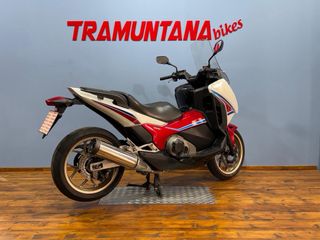 Honda Integra Roja y Blanca Automática