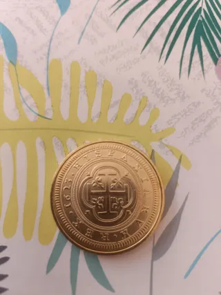 Gran Moneda de colección con escudo,color oro