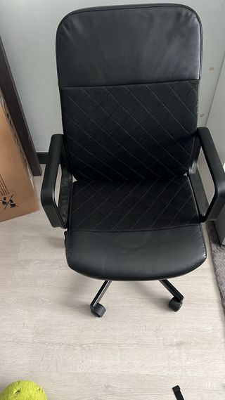 Silla de oficina negra