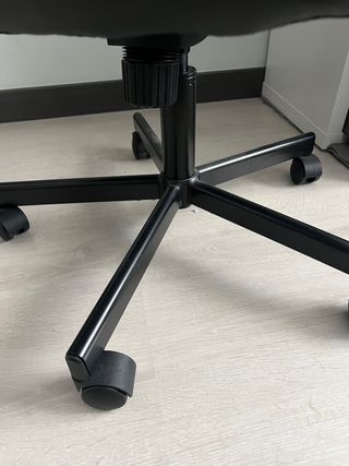 Silla de oficina negra