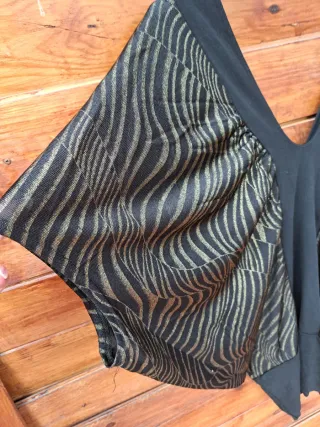 Blusón estampado dorado y negro