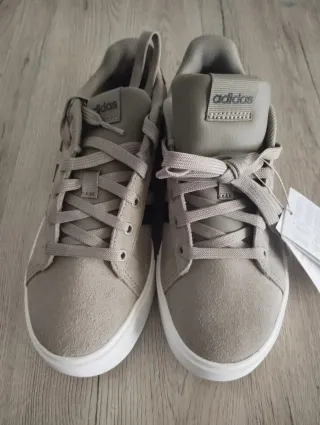 Zapatillas Adidas Grises y Negras