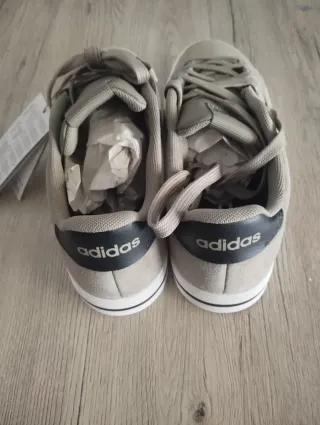 Zapatillas Adidas Grises y Negras