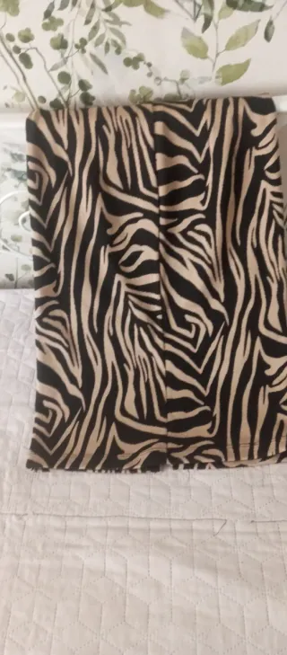 Falda elástica estampado cebra