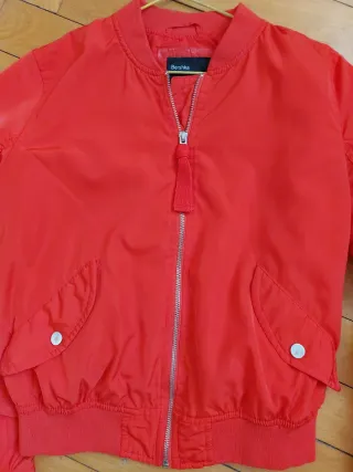 Bomber anaranjada Bershka. Talla S